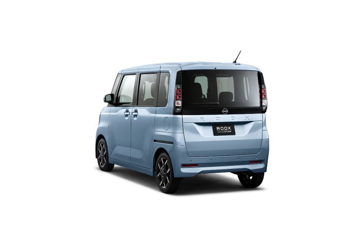 A sorbet blue (body color) new Nissan Roox kei car (Highway Star) is positioned facing slightly to the rear-left against a plain white background.