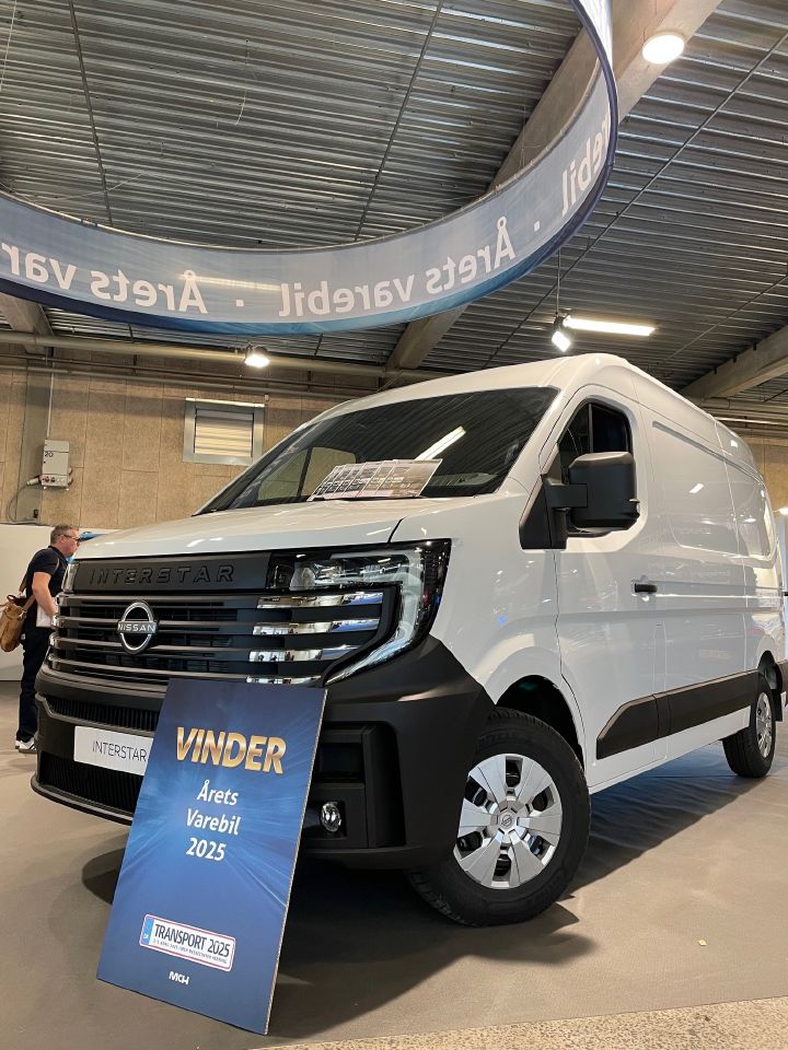 Nissan Interstar skråt fra siden