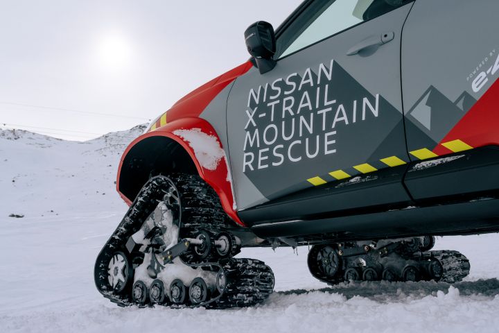 Focus on the left side front of Nissan X‑Trail Mountain Rescue