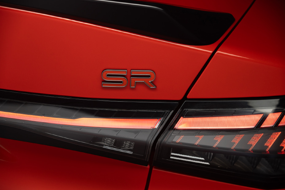 Logo de SR de Nissan Sentra 2026