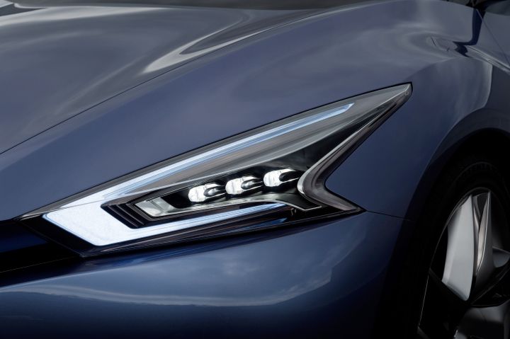a blue Nissan Friend-ME headlight
