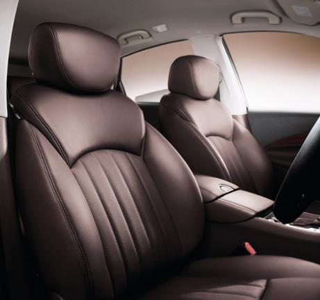 内装色ブラウン 本木目フィニッシャー 本革シート