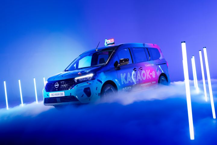 Nissan Townstar Karaok-e in the fog