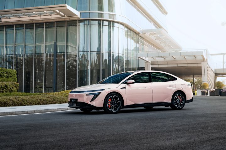 The all-new Dongfeng Nissan N7 sedan on the road