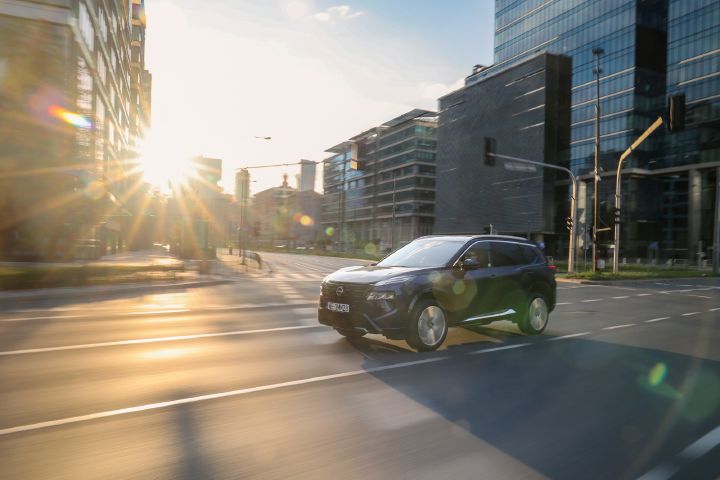 Nowy Nissan X‑Trail Tekna+ – ujęcie dynamiczne