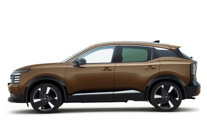 Side view of a brown Nissan Kicks. The vehicle faces right, expressing a calm color tone and SUV-like strength.