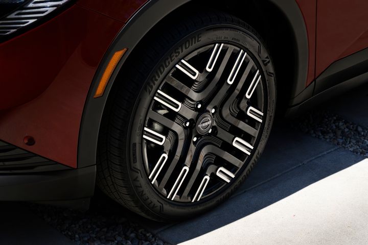 Close up of the wheel featuring dynamic rim design on the 2026 Nissan LEAF.