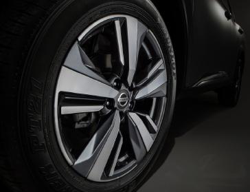 The design of the 2021 Rogue, both exterior and interior, reflects the spirit of the vehicle – versatile, fun, edgy, and adventurous and always rogue. The adventure-ready exterior combines athletic strength with a premium appearance.