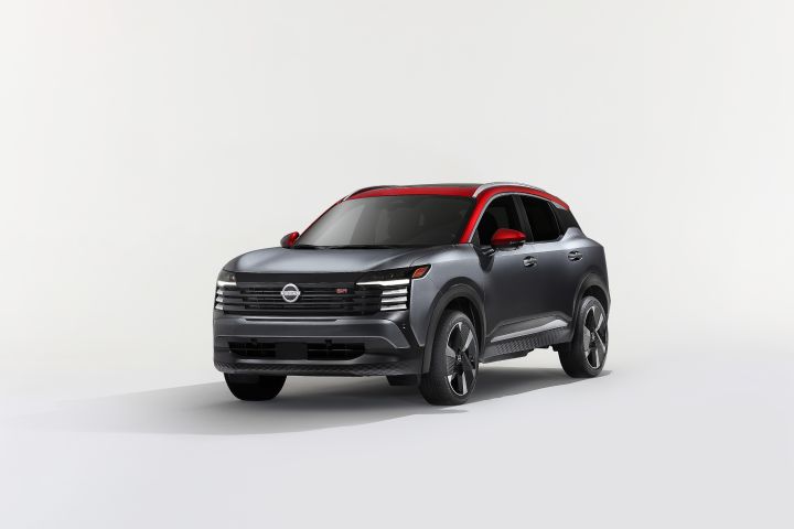 Front left 3/4 view of the 2025 Nissan Kicks with the two-tone red and silver paint from the side mirrors up.