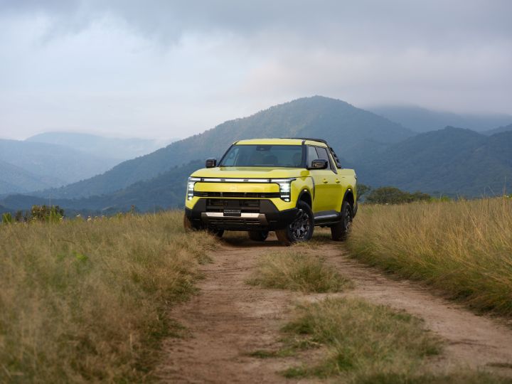 Nissan debuts the Frontier Pro PHEV globally in Mexico.