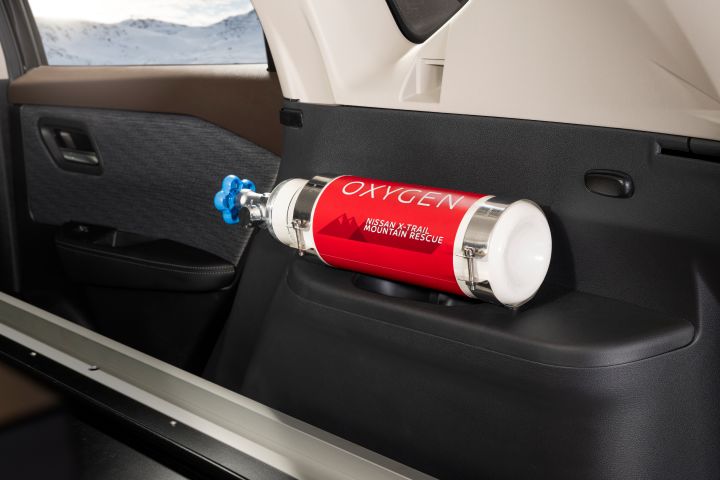 An oxygen tank available inside Nissan X‑Trail Mountain Rescue