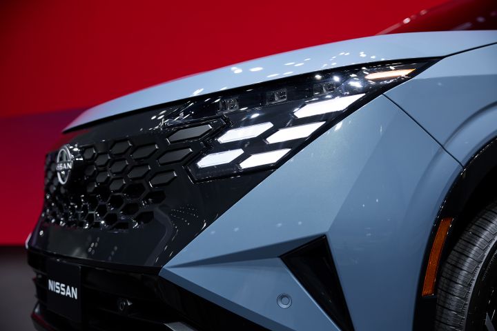 Close up of the headlight on the 2027 Nissan Rogue Hybrid e‑POWER.
