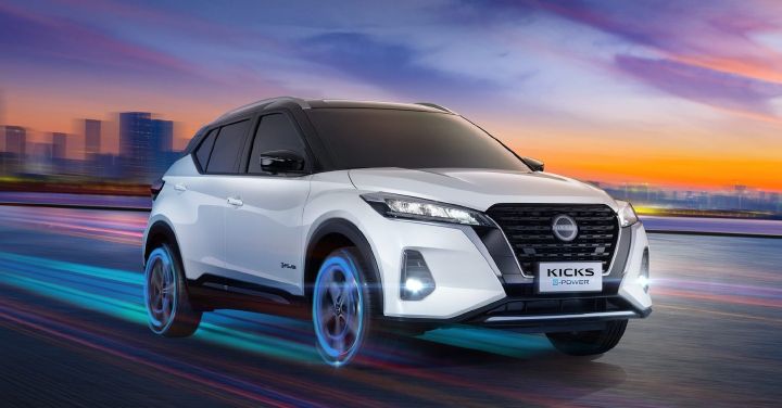 A Nissan Kicks e- POWER white on the road