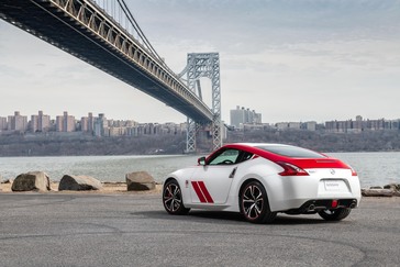 Nissan celebra 50 años de su modelo Z con el 370Z 2020