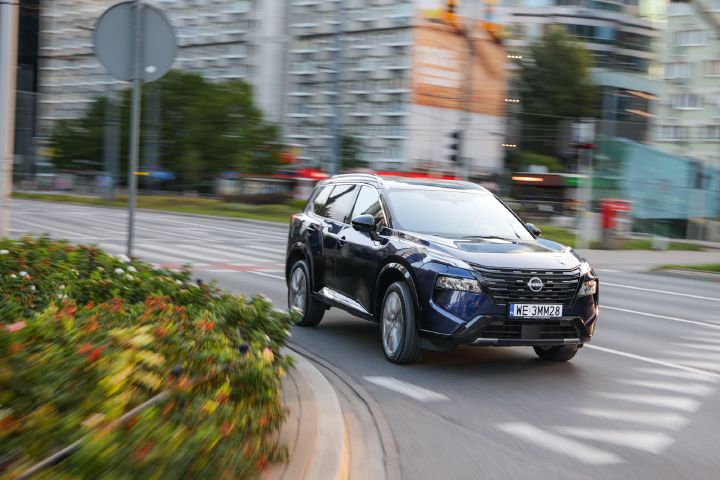 Nowy Nissan X‑Trail Tekna+ – ujęcie dynamiczne
