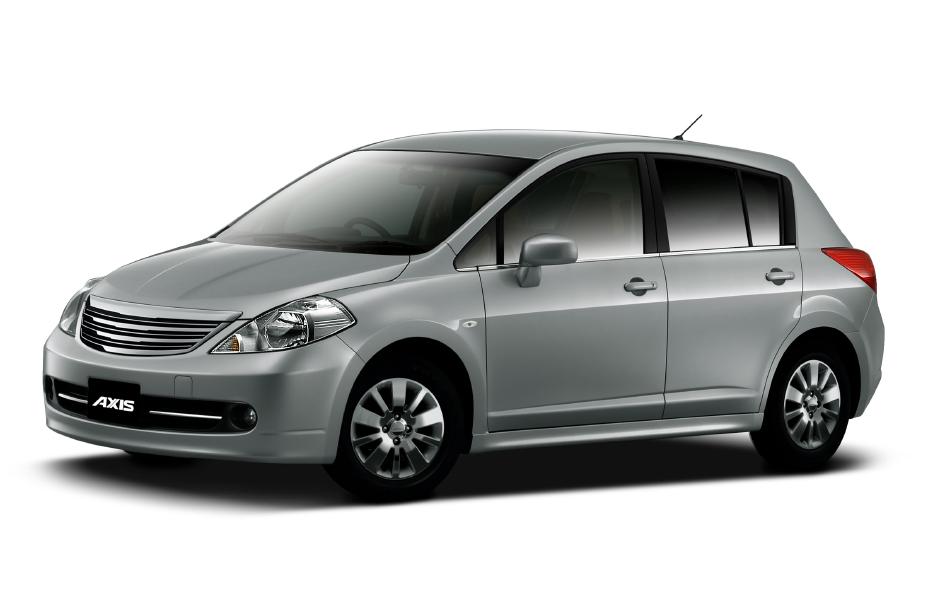 ティーダ「アクシス」に黒本革仕様を追加
