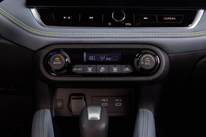 Foto aire acondicionado Nissan Versa 2026