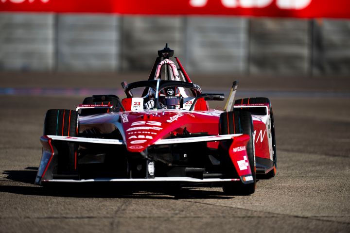Norman Nato biegt beim Berlin E-Prix nach links in eine Kurve ab
