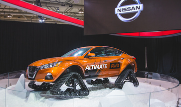 The Altima-te AWD equipped with heavy-duty track system stands out from all angles with aggressive 180
millimetre/7 inch-wide front and rear fender flares.