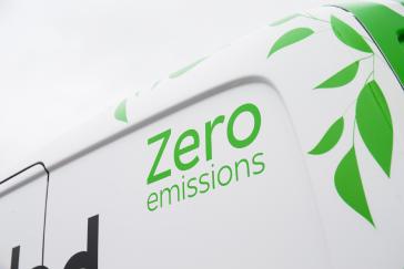  Nissan delivers largest electric van order of 300 new e-NV200 vans for DPD