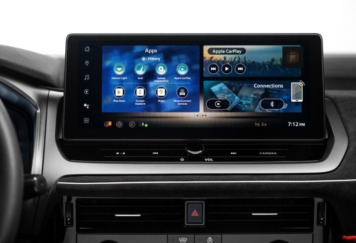 Ecran central Nissan Qashqai avec connexion téléphone et applications affichées