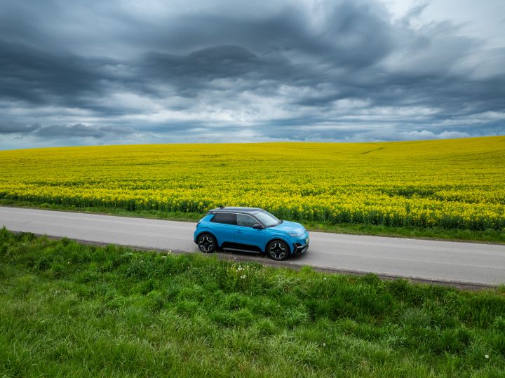 Nowy elektryczny Nissan Micra – ujęcie dynamiczne
