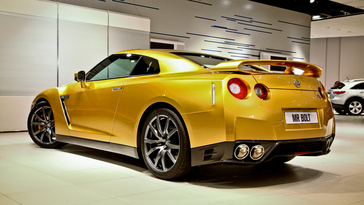 BOLT GOLD' NISSAN GT-R CHARITY AUCTION TO START NOV. 22