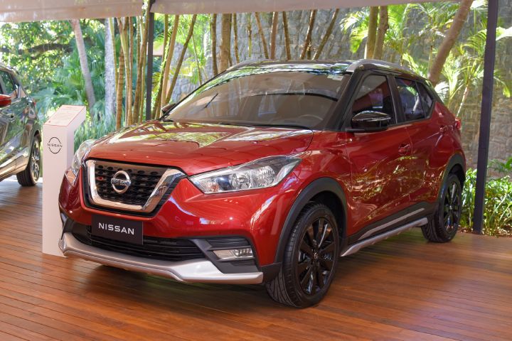 Nissan Kicks UEFA Champions League Vermelho com detalhes da UEFA Champions League