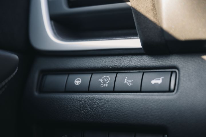 Tasten Innenraum des Nissan Qashqai, unter anderem zum Öffnen des Gepäckraums