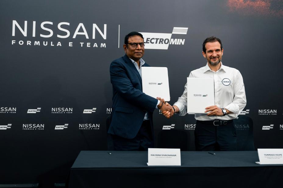 Kalyana Sivagnanam, Group CEO, Petromin Corporation and Tommaso Volpe, Managing Director and Team Principal, Nissan Formula E Team at signing ceremony in Jeddah