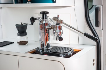 LONDON (Oct. 26, 2016) – Nissan has collaborated with UK-based design workshop Studio Hardie to transform its zero emission e-NV200 van into the world’s first all-electric mobile office – the e-NV200 WORKSPACe.