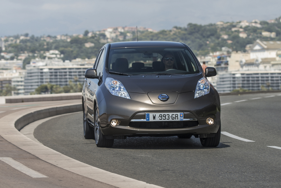 2016 LEAF 30 kWh delivering 250km range