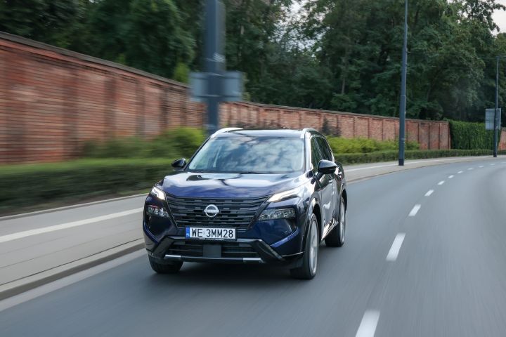 Nowy Nissan X‑Trail Tekna+ – ujęcie dynamiczne