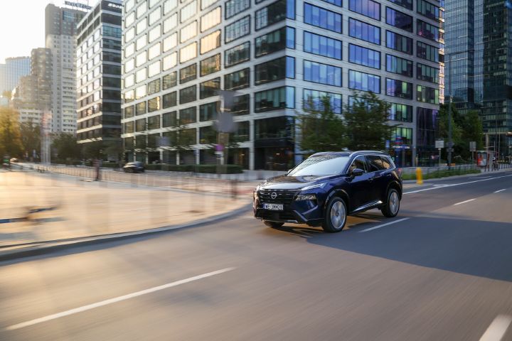 Nowy Nissan X‑Trail Tekna+ – ujęcie dynamiczne