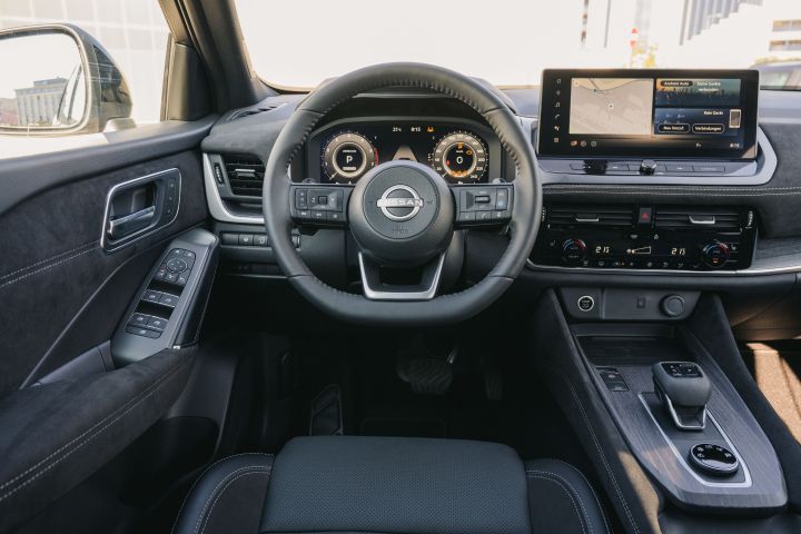 Cockpit Fahrerseite im Innenraum des Nissan Qashqai