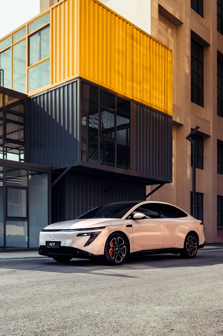 The all-new Dongfeng Nissan N7 sedan parked in a city environment during daytime