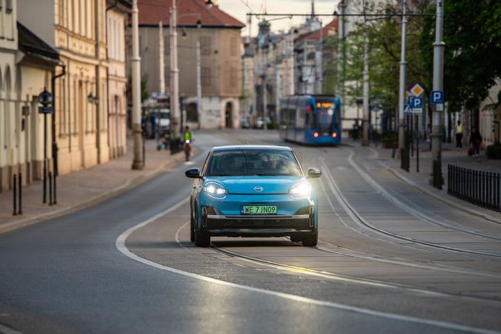 Nowy elektryczny Nissan Micra – ujęcie dynamiczne