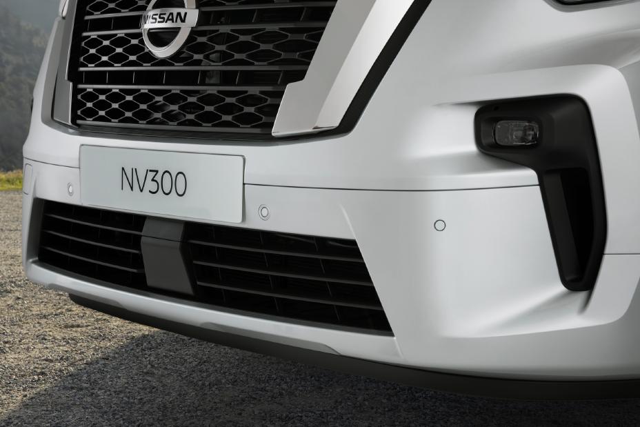 Nissan NV300 BUS: nuove linee esterne, nuovi motori e tecnologie di sicurezza.