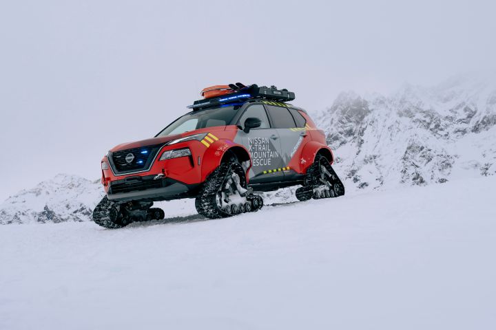 Nissan X‑Trail Mountain Rescue, a X‑Trail e‑4ORCE extensively modified for mountain rescue needs. The modified vehicle is displayed in Cervinia, a ski resort.