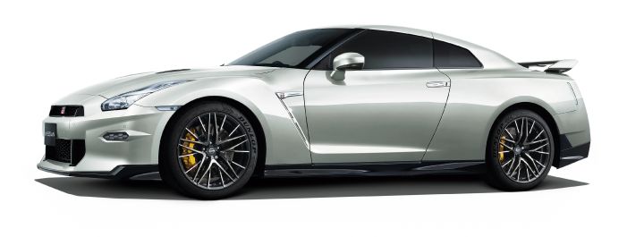 Brilliant white pearl GT‑R 2025 photo from bodyside with white background