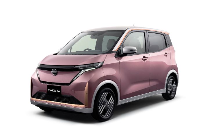 レア NISSAN 電動車 ピンク グリーン ロボット型 ストラップ 2個セット