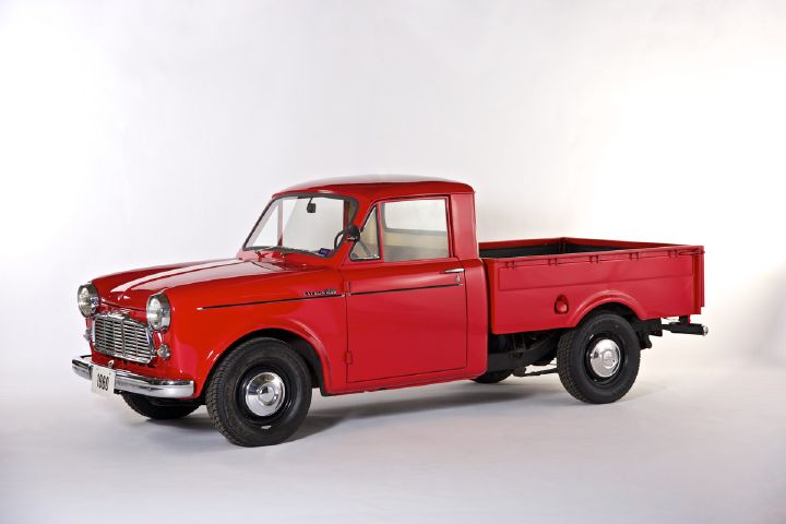 red 1960 Datsun side view