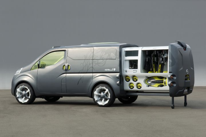 Left side of a parked Nissan NV200 Concept with the rear extended.