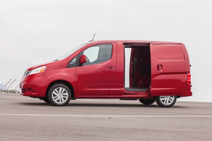 401-216 1/64 日産 NV200 VANETTE 2010 レッド thumbnail-720x404.jpg