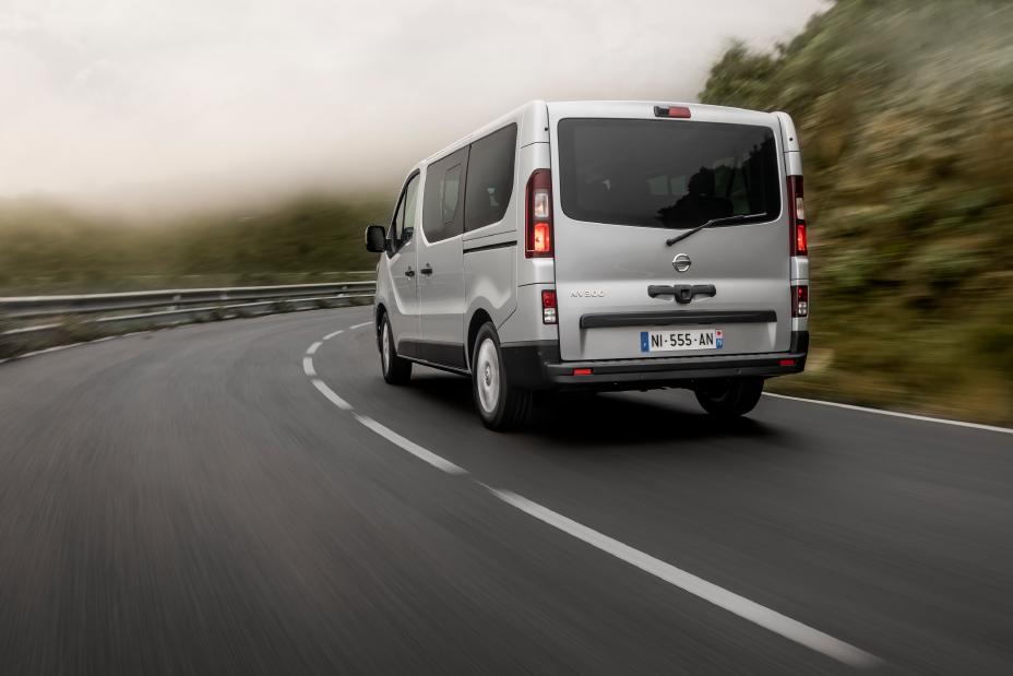 Nissan NV300 Combi oppgraderes med skarpere utseende, forbedret drivlinje og ny sikkerhetsteknologi