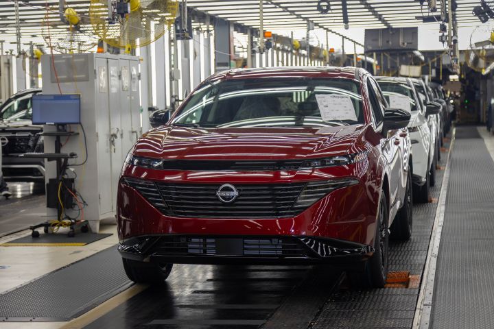 A 2025 Nissan Murano rolling on an assembly line.