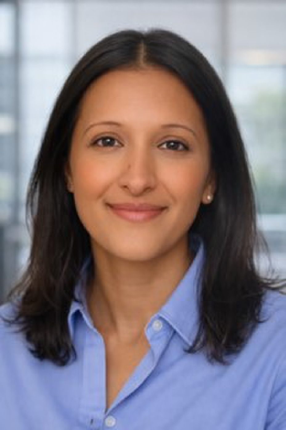 Porträtfoto der lächelnden Monika Chopra