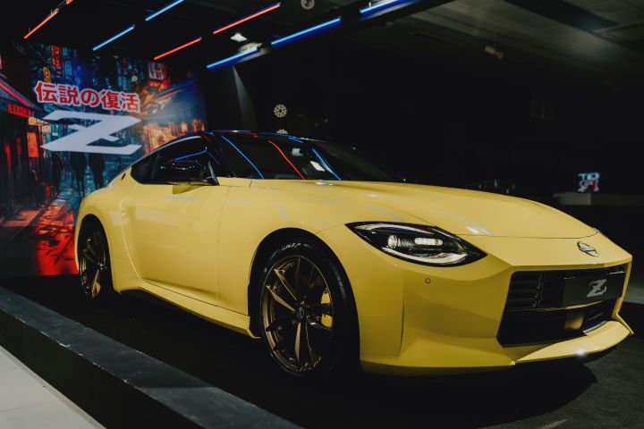 The side-angle of the Nissan Z