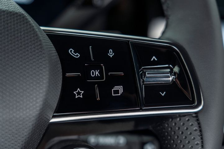 detailed image of steering wheel dials