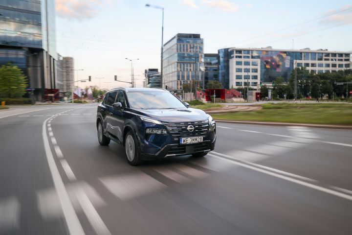 Nowy Nissan X‑Trail Tekna+ – ujęcie dynamiczne
